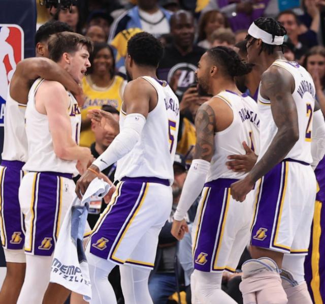 ewc-4人20+小里还能比肩OK 冲击2比0开局湖人胜券在握