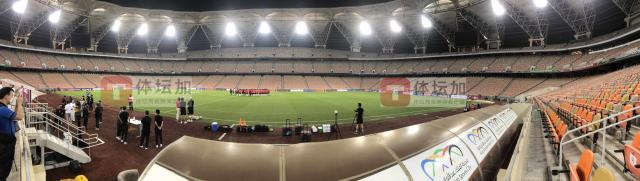 ewc电竞世界杯-沙特开球气温32度！球场满座+通风效果差温度更高